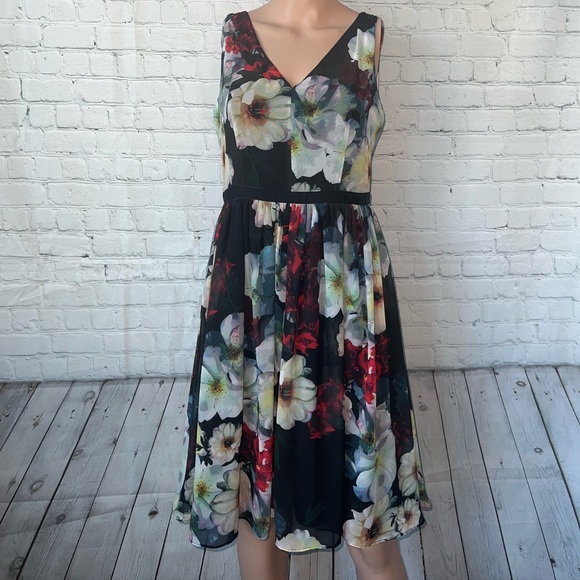 Maggy London Dresses & Skirts - Maggy London Black Multicolor Floral Sleeveless Dress size 6